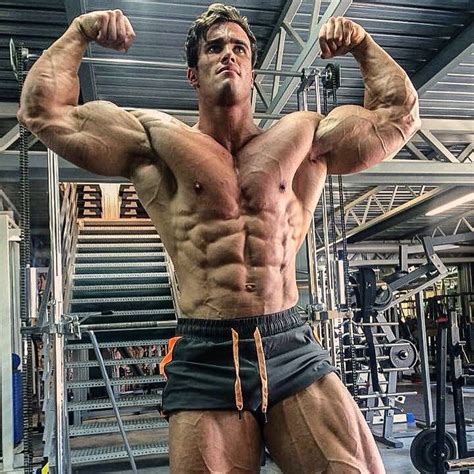 calum von moger body.